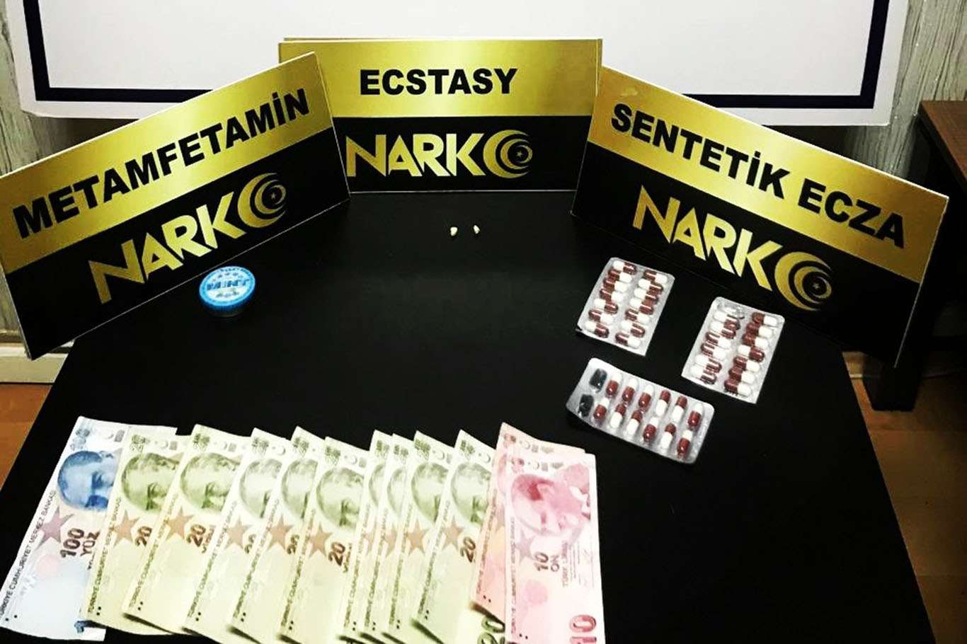 Balıkesir'de uyuşturucu tacirlerine operasyon: 8 gözaltı